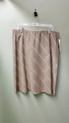 * Clearance - L - Karen Kane Plaid
