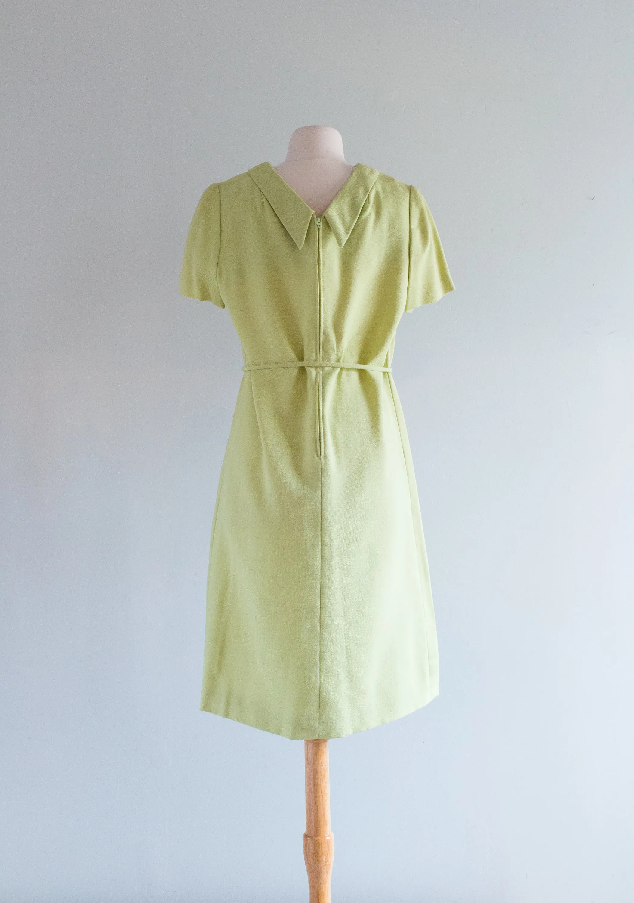 Adorable 1960's Spring Green Dress With Lace Applique / ML