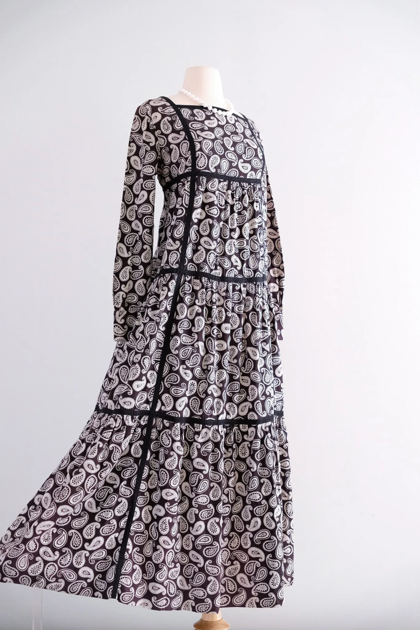 Bohemian 1970's Black & White Paisley Print Cotton Dress / Sz ML