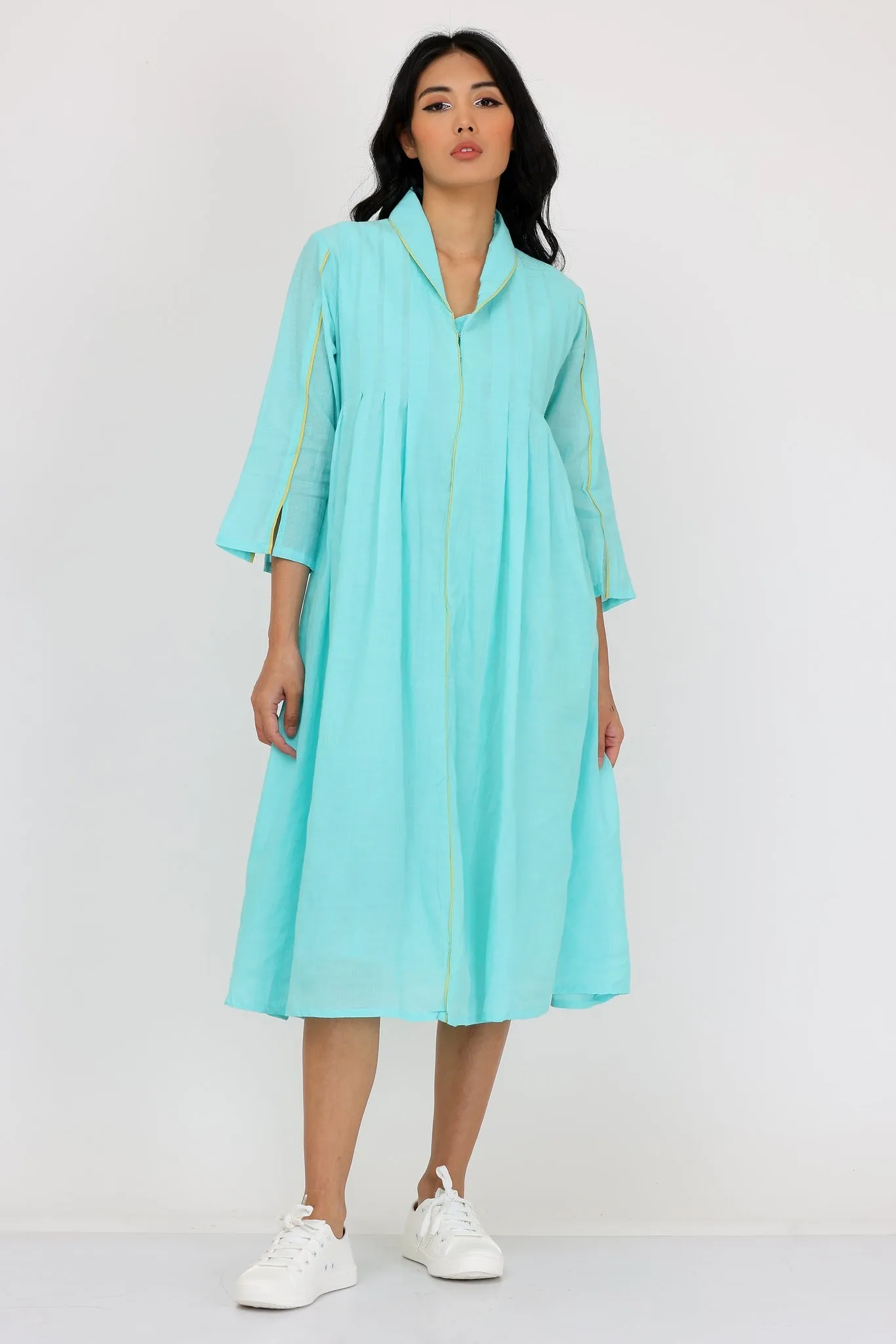 BOX SPLIT COLLAR DRESS