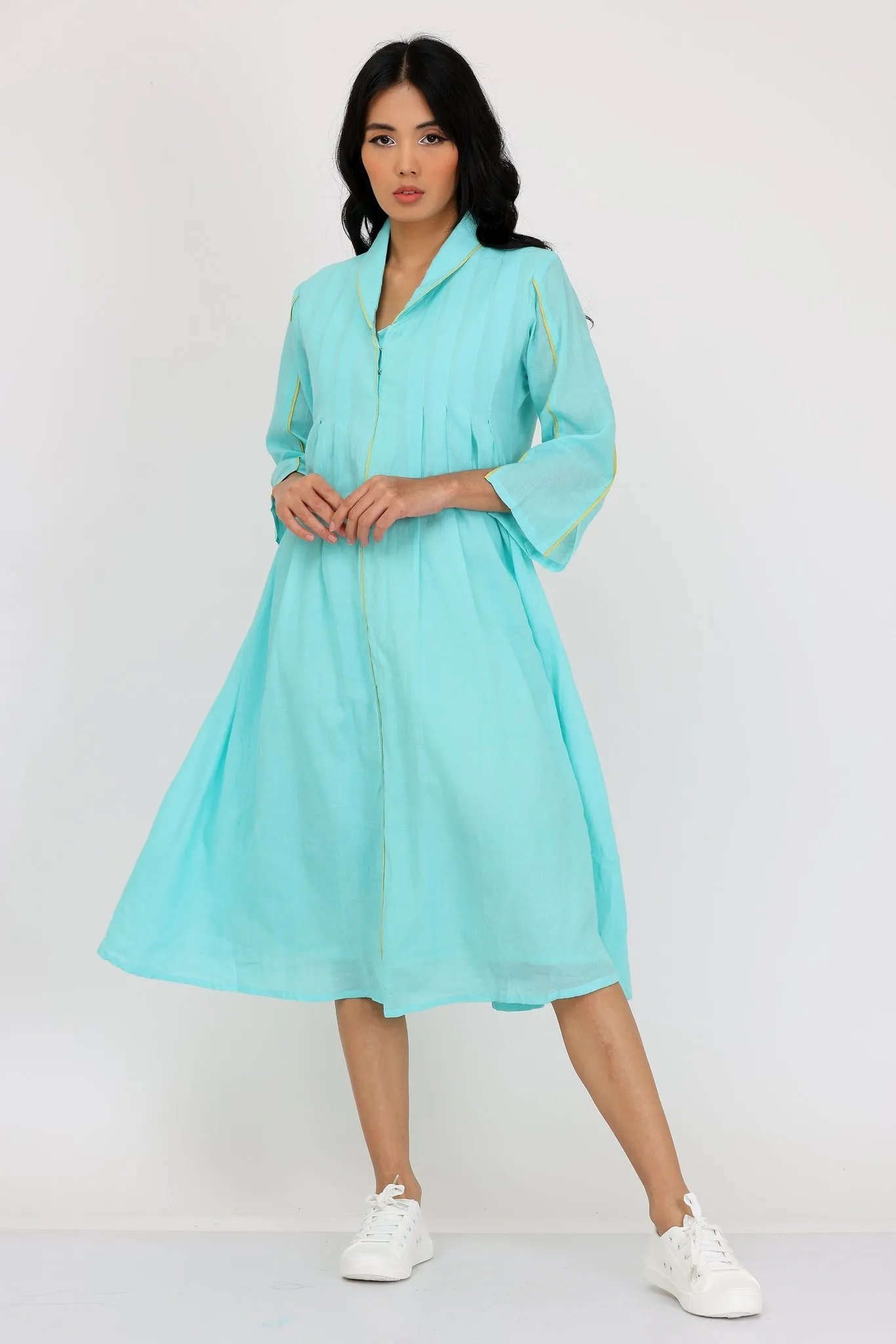 BOX SPLIT COLLAR DRESS