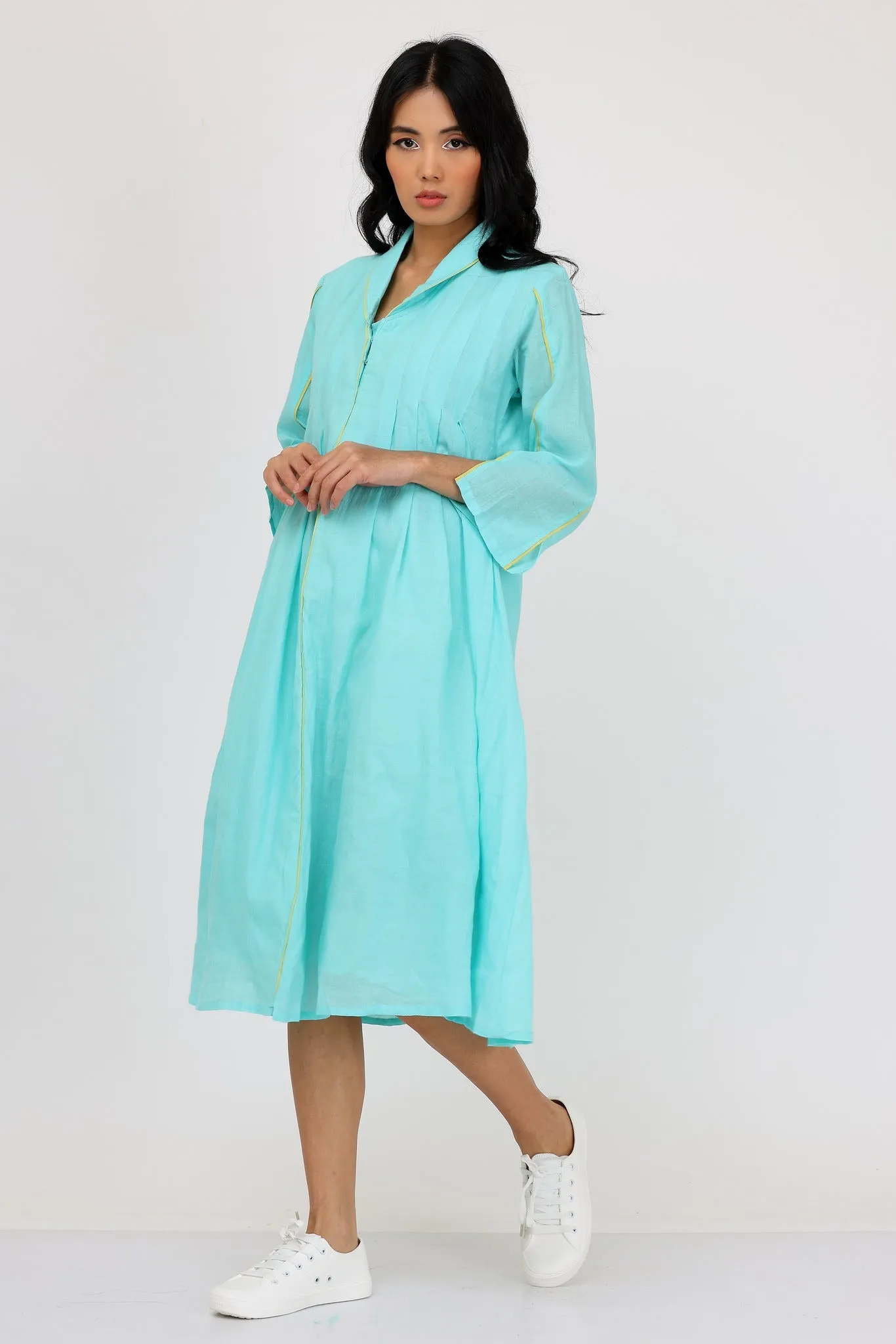 BOX SPLIT COLLAR DRESS