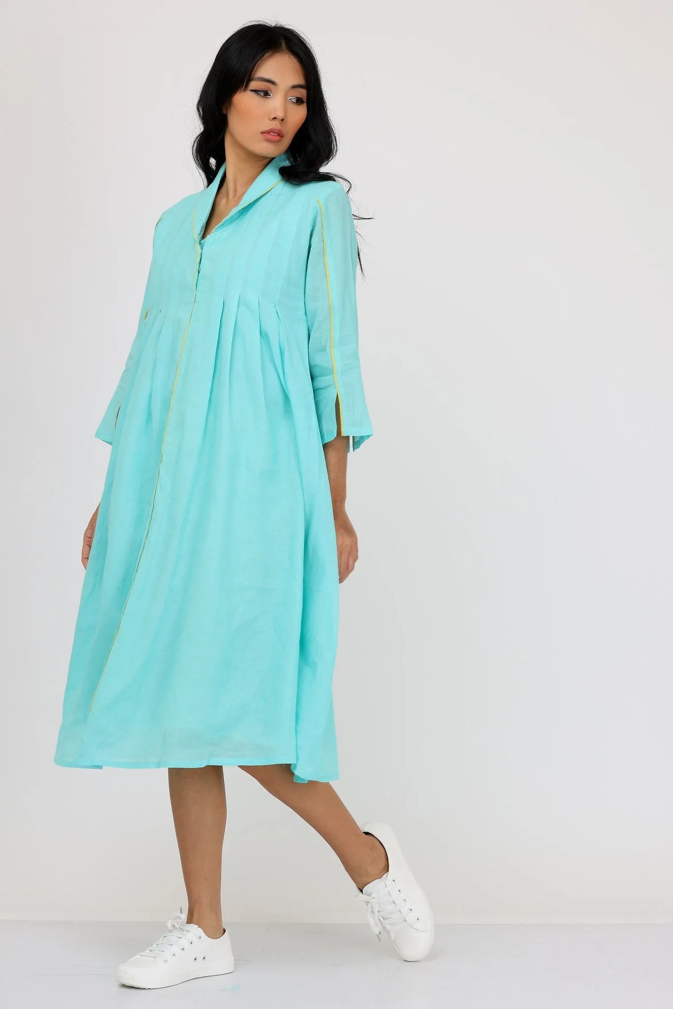 BOX SPLIT COLLAR DRESS